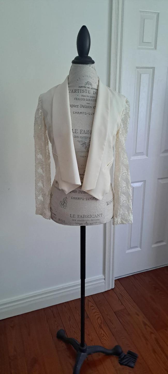 Cropped cream jacket