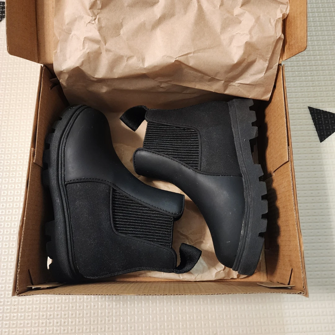 Native Black Chelsea Boots - toddler Size 7c