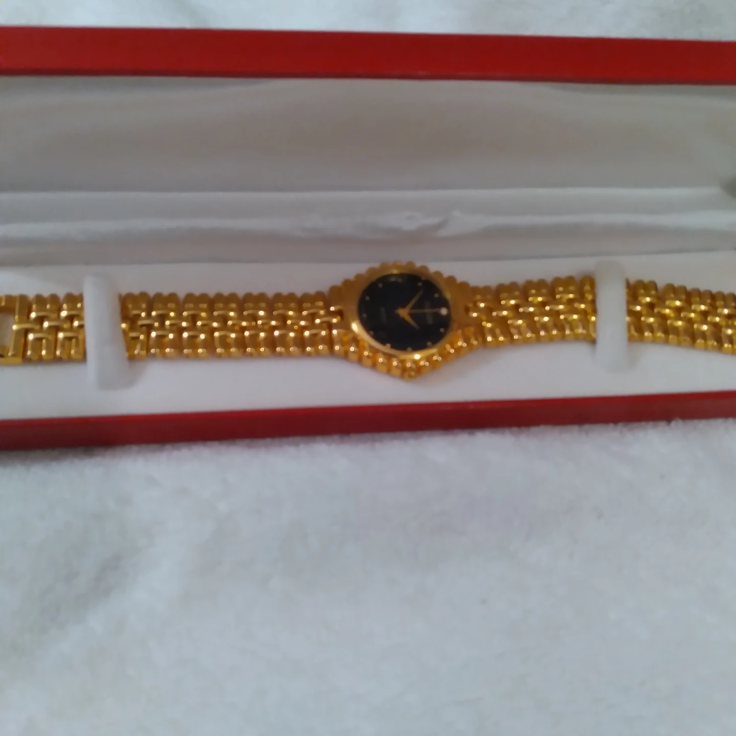 ELEGANT Gold Tone Quartz Watch with Black Face - photo 2