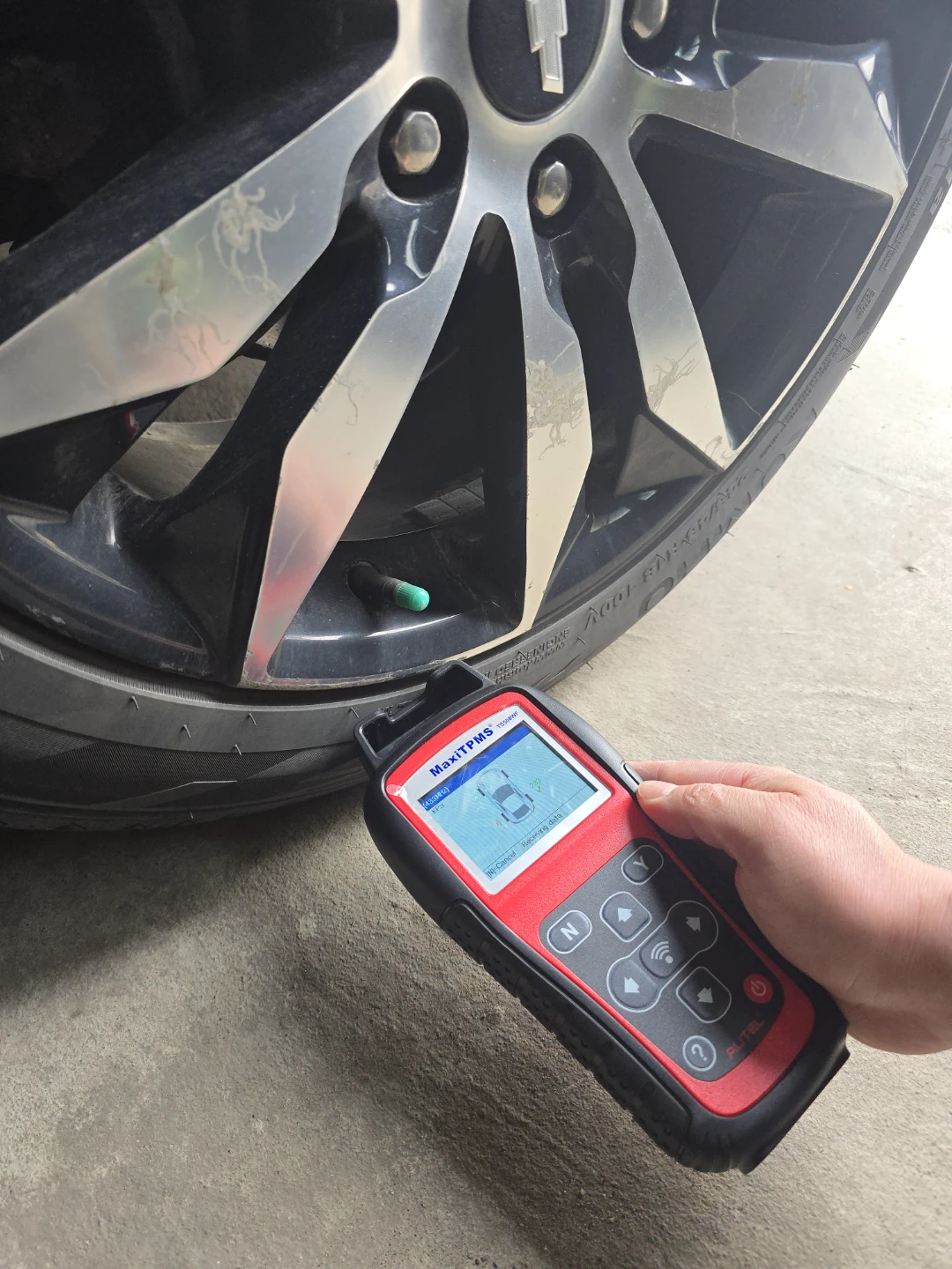 Mobile Tire Swap with TPMS check. - photo 3