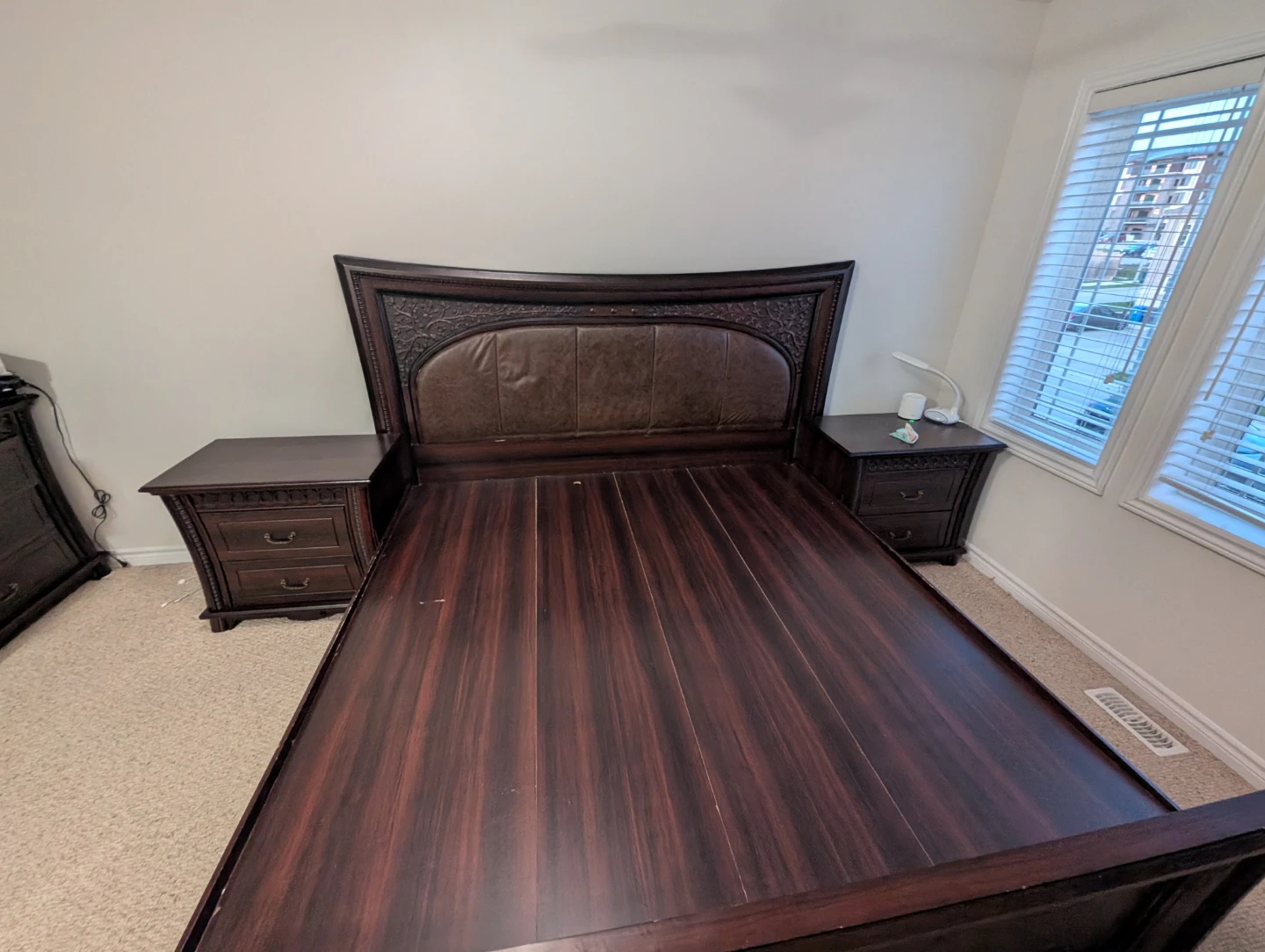 King size dark wood bedroom set - bed, dresser, 2 nightstands - photo 3