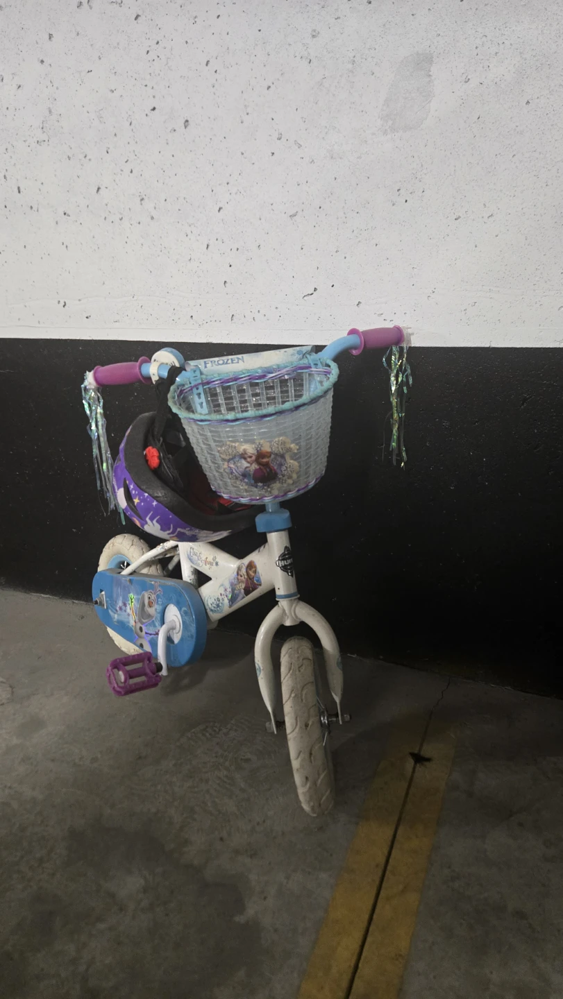 Disney Frozen Kids Bike with Basket and Helmet
