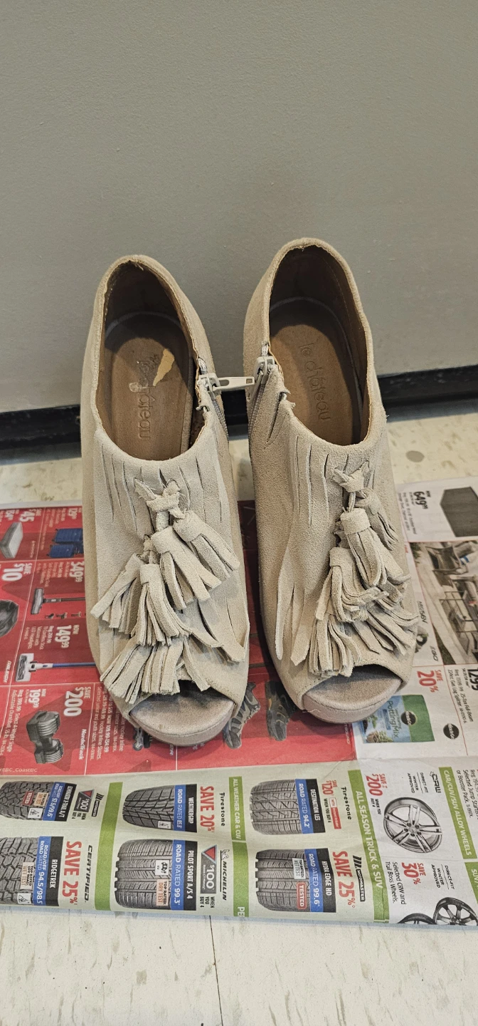 Le chateau Beige Suede shose