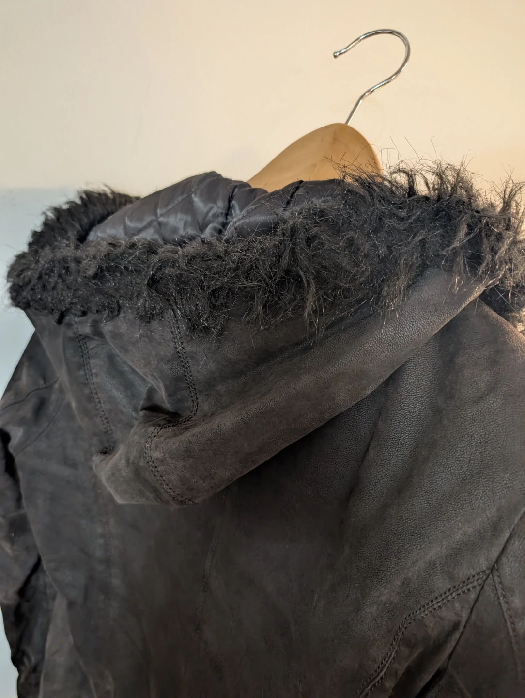 Danier Leather Black Fur Hood Leather Jacket - XS/TP - photo 3