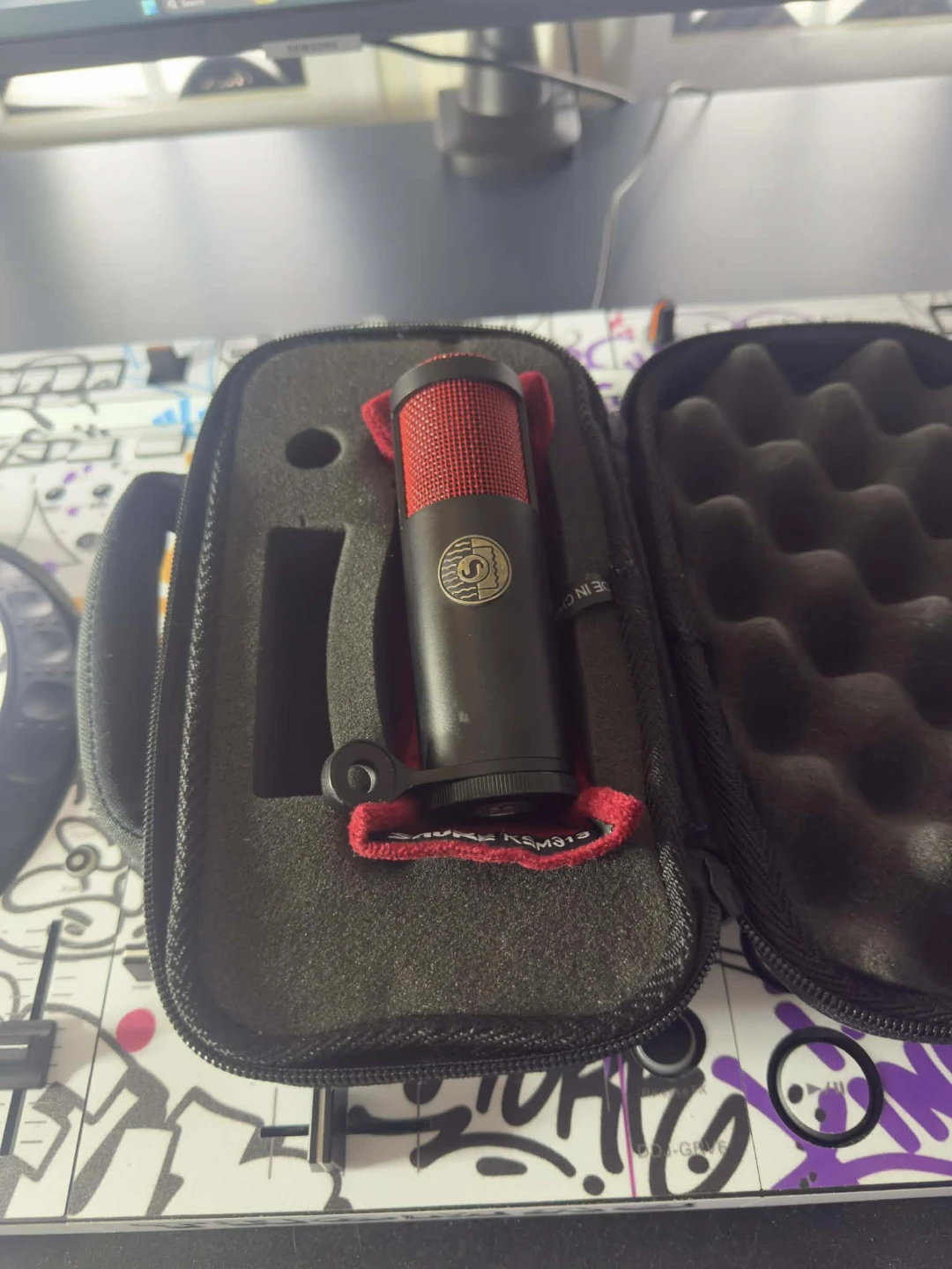 Shure KSM313 Microphone in Carrying Case