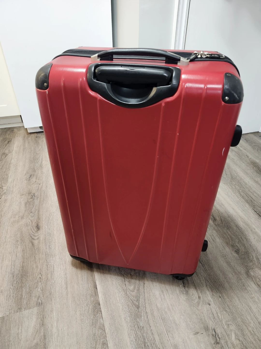 HEYS Red Hardshell Large Suitcase - photo 2