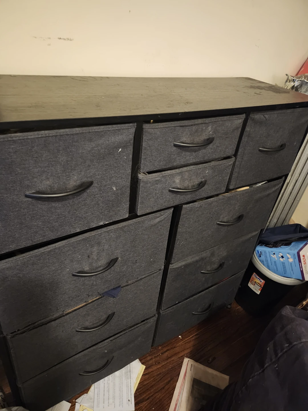 Queen size bed...has mattress...also dresser and tv stand - photo 4
