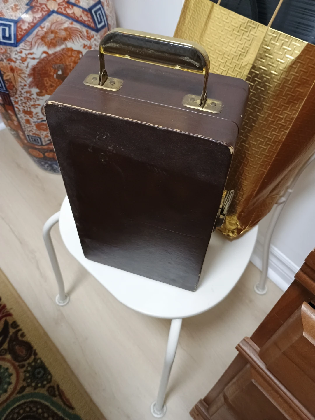 Brown Vintage Carrying Case - photo 2