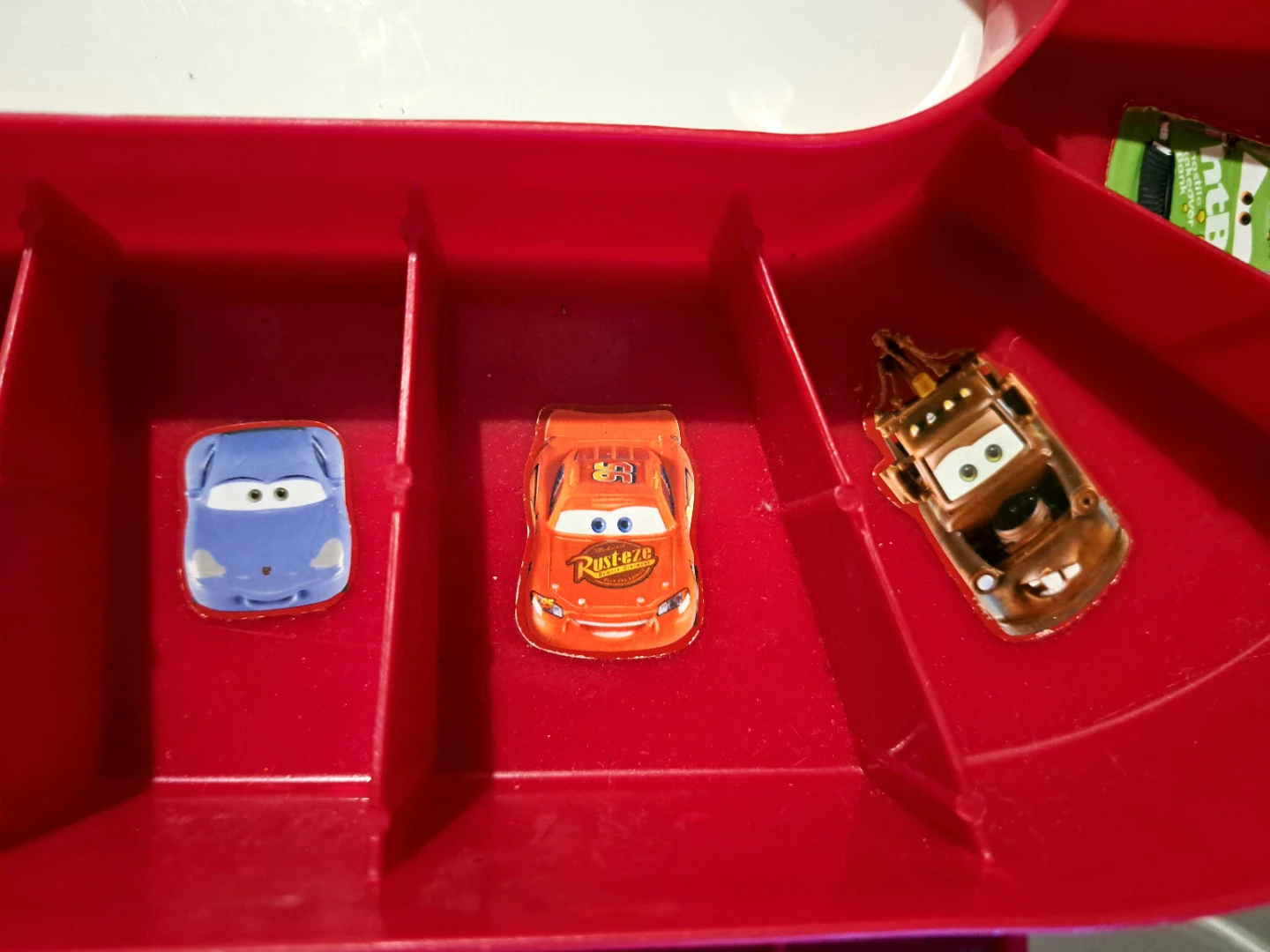 Pixar Cars Carrying case with oval racetrack when case is closed - photo 4