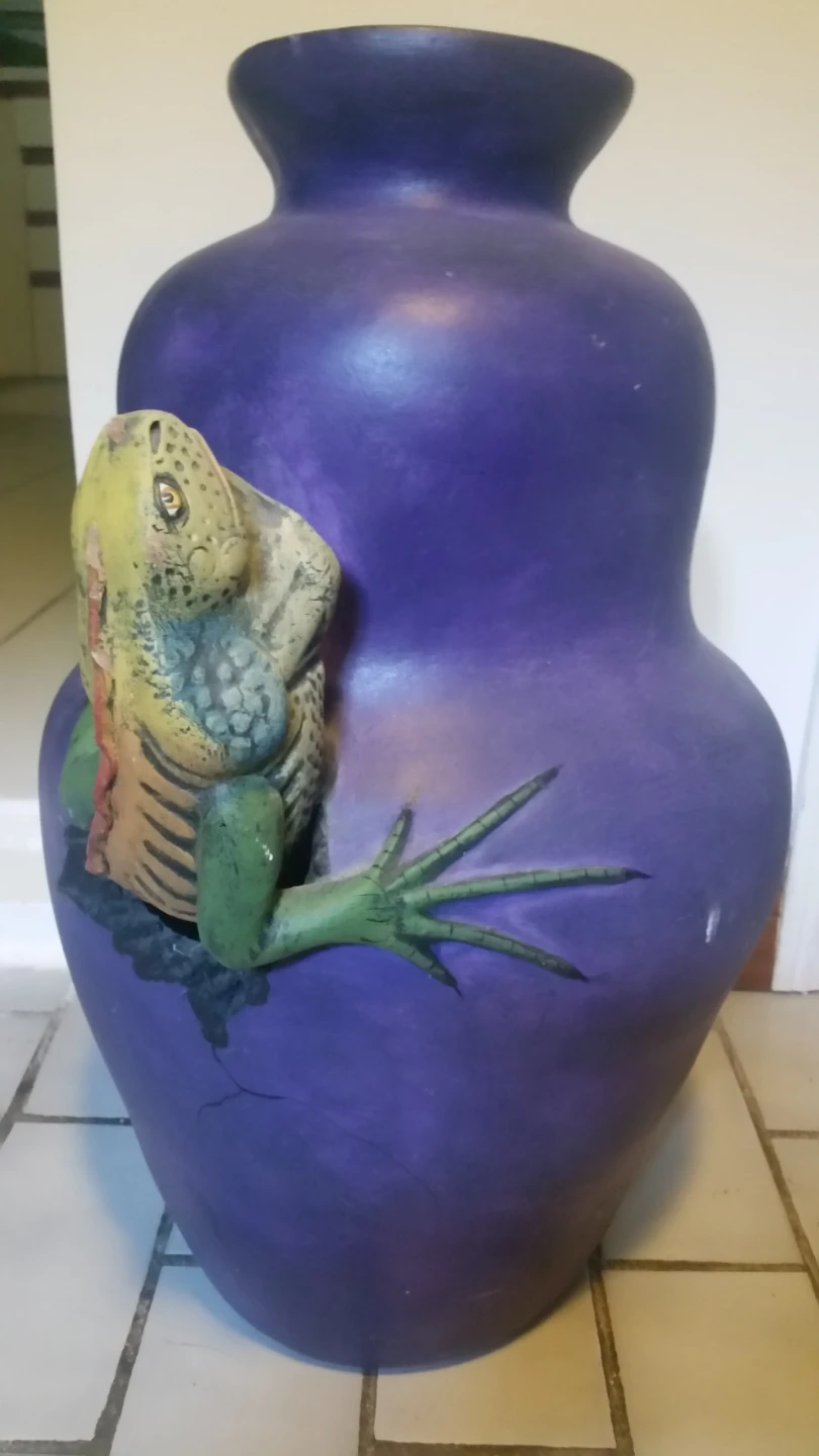 Large Purple Vase with Iguana Accent