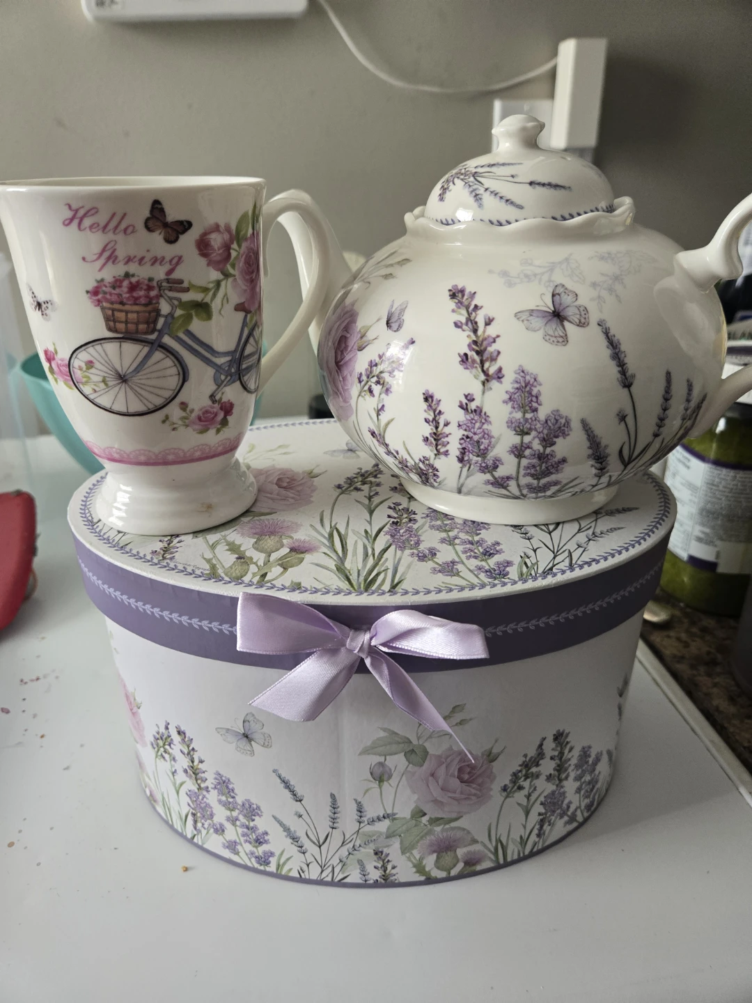 Teapot and teacup 🌱