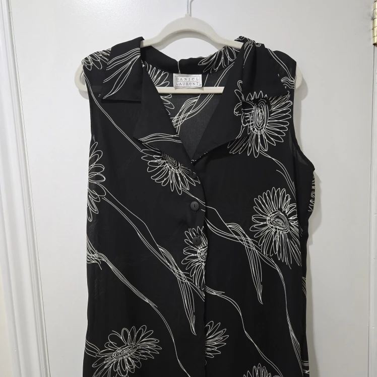 Daniel Laurent Black Longline Duster Vest with Sunflower Pattern - photo 2