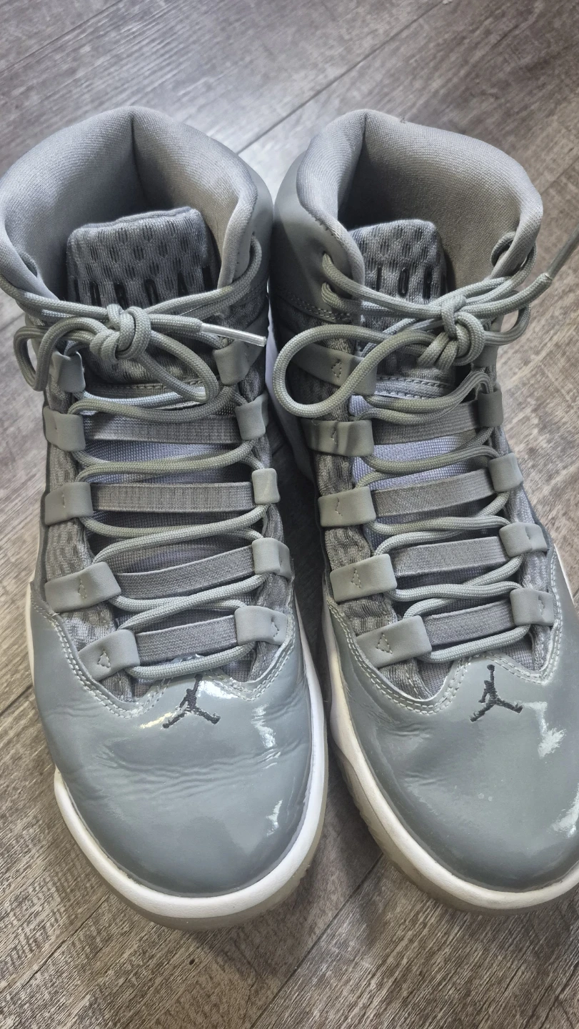 Air Jordan 11 Retro Concord Men's Size 10 cool grey
