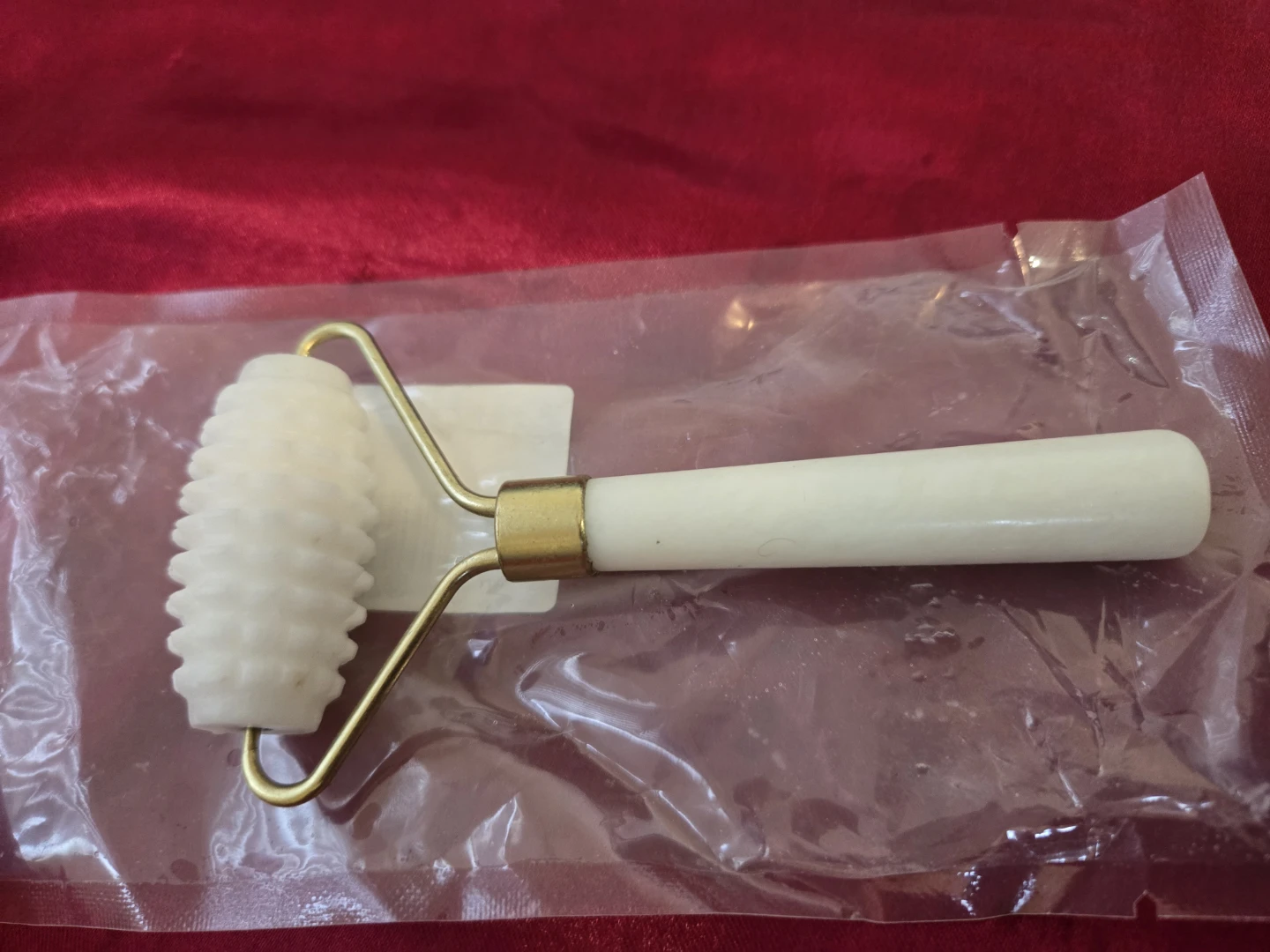 Face Roller Stone Alloy Facial Massage Roller - photo 3