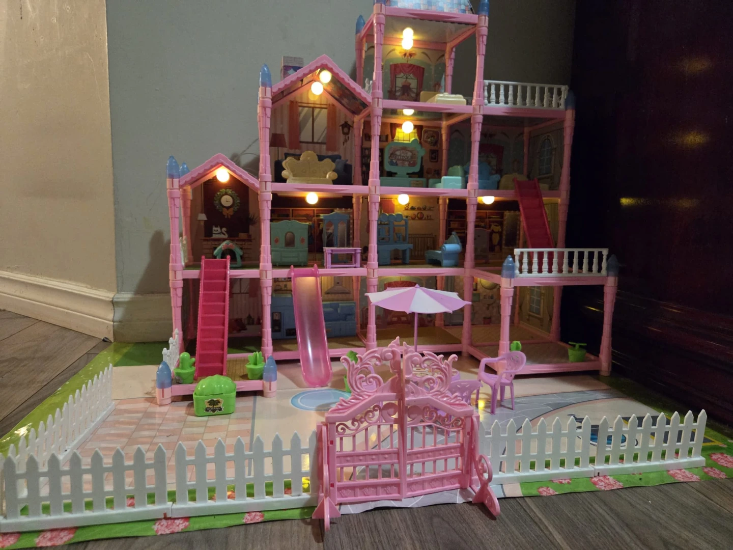 Large Pink Dollhouse with Furniture and Accessories - photo 2