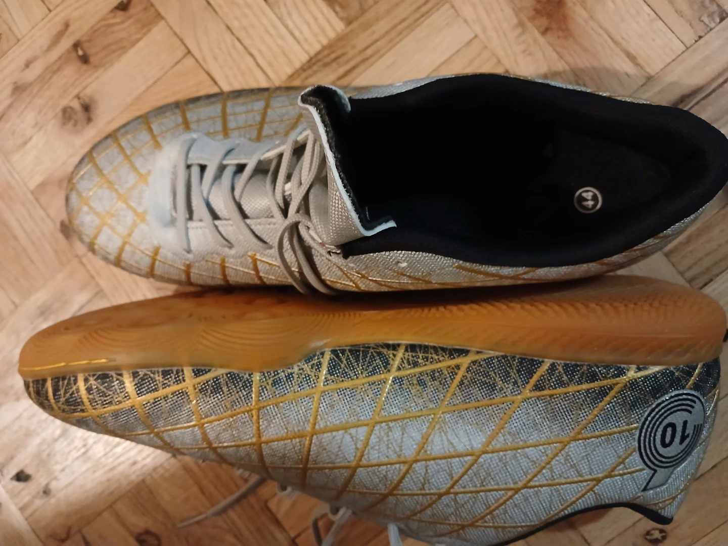 Indoor soccer cleats shoes Size 44 - photo 2