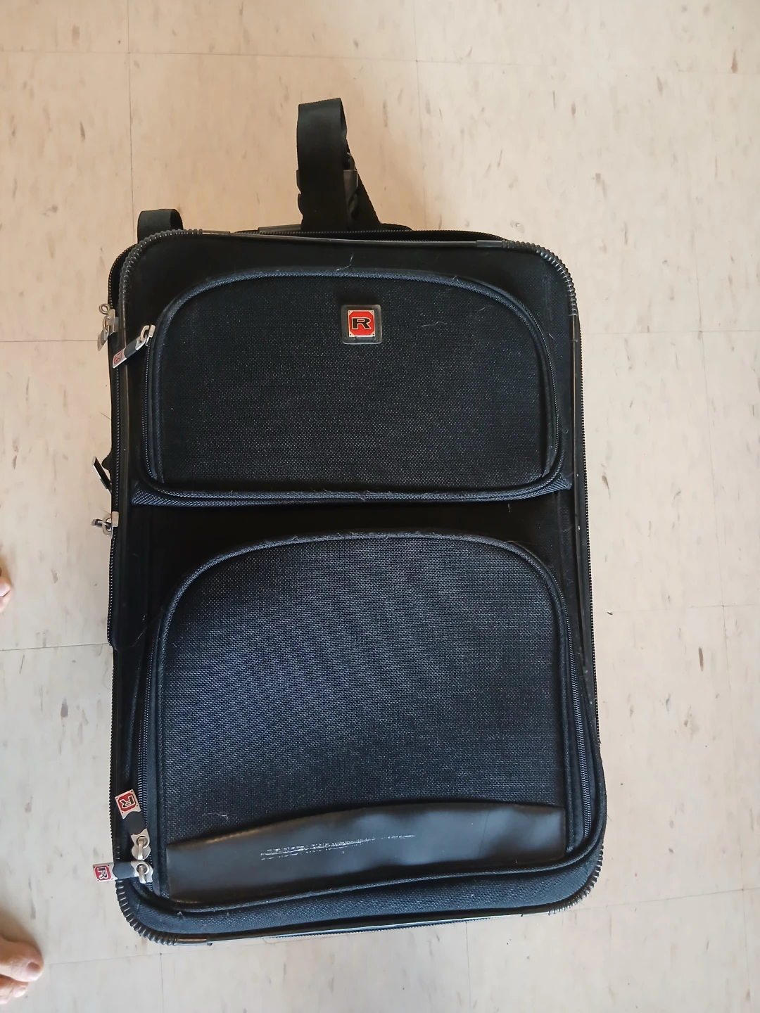 Black Rolling Suitcase with Retractable Handle