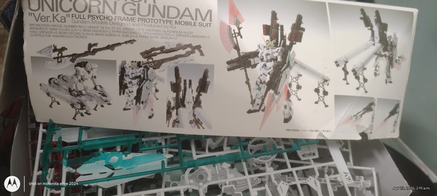 Bandai Gundam HGUC/La+ Unicorn Gundam Model Kit - photo 2