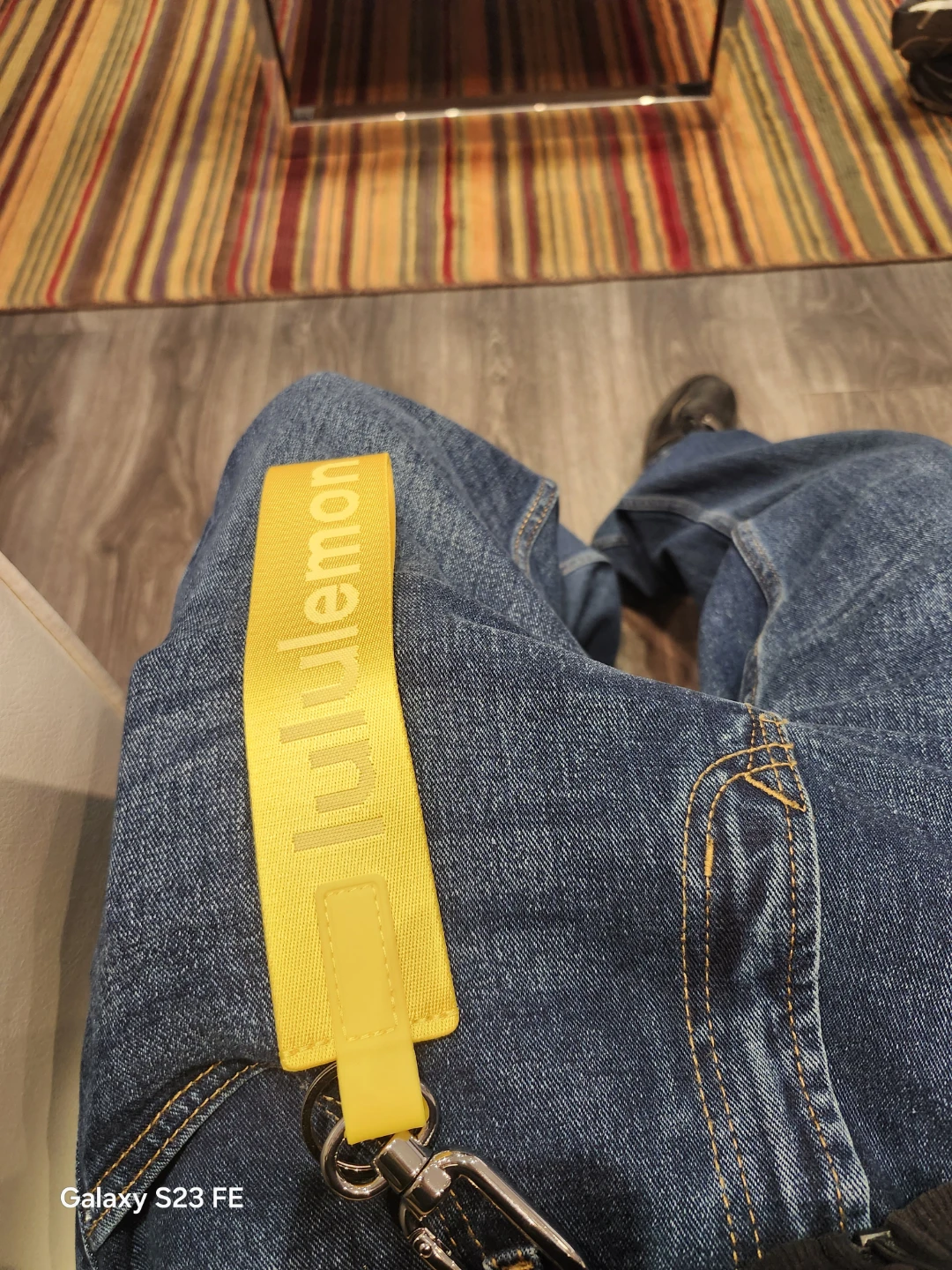 Lululemon Yellow Neverlost Keychain - photo 3