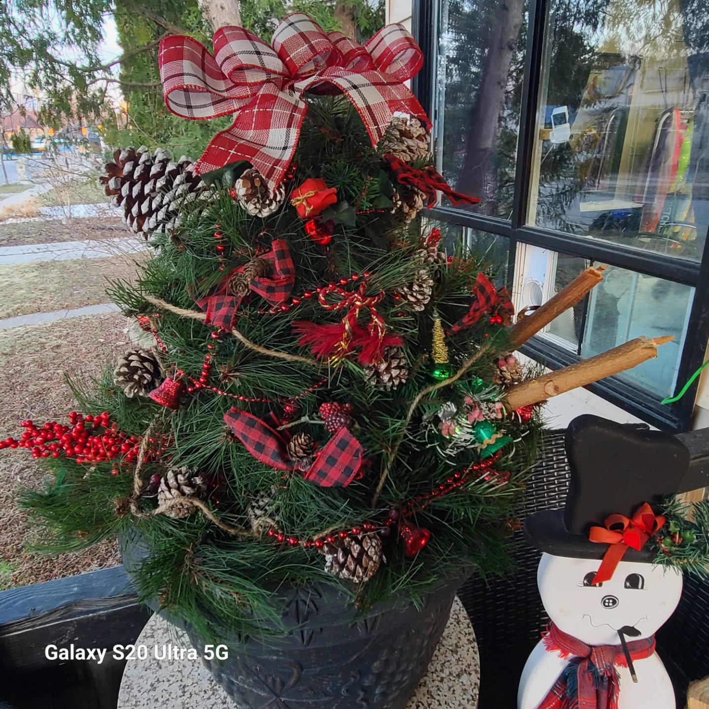 Decorated Christmas Tree Arrangement - photo 2