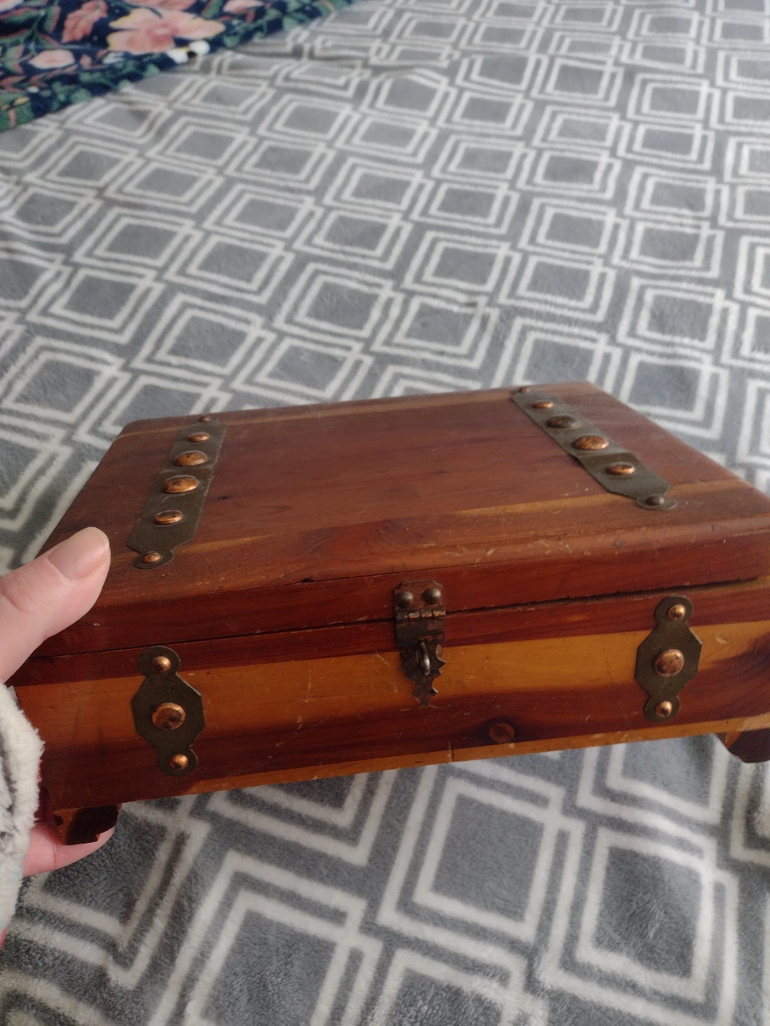 Vintage Cedar Chest with Glitter Assortment - photo 2