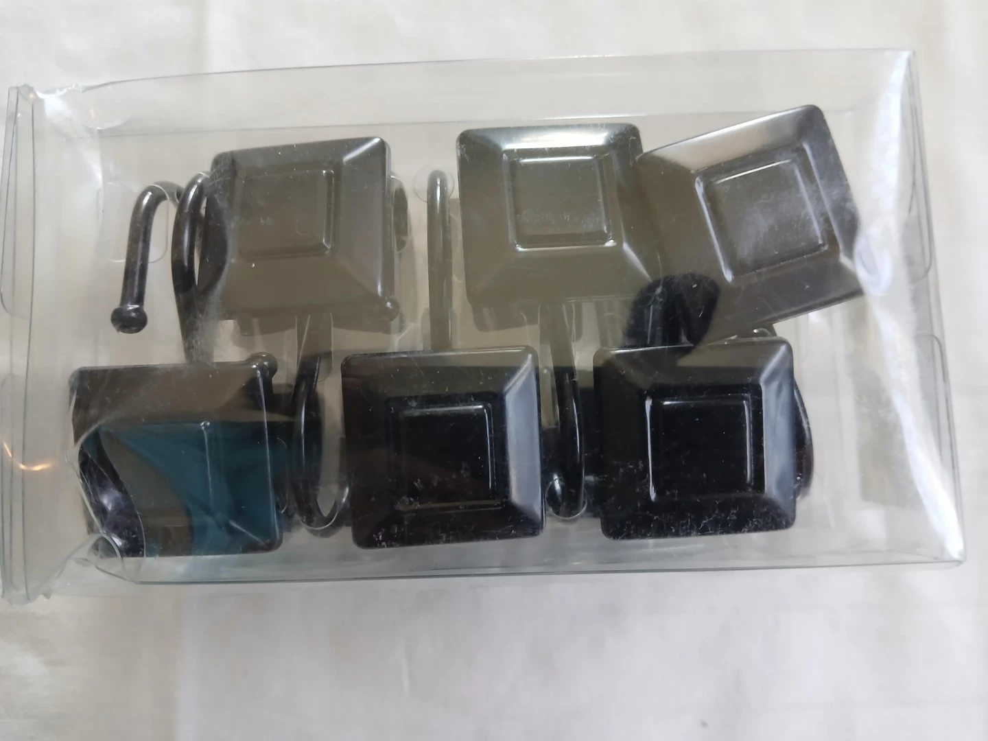 Set of 12 Black Square Shower Curtain Hooks. BNIB. Pick up only. - photo 3
