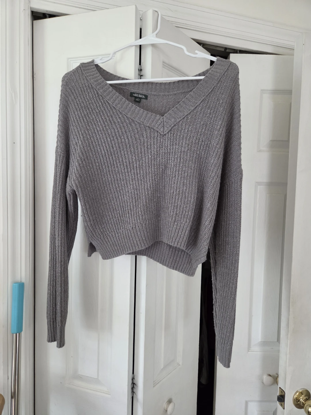 Wild Fable Gray V-Neck Knit Sweater