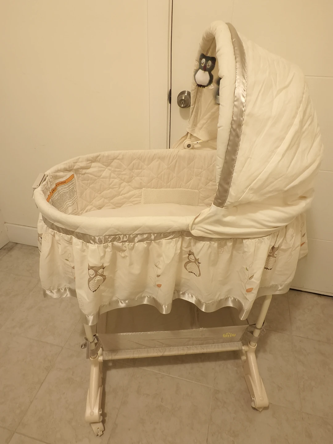 Bily Arctic Bear Baby Bassinet