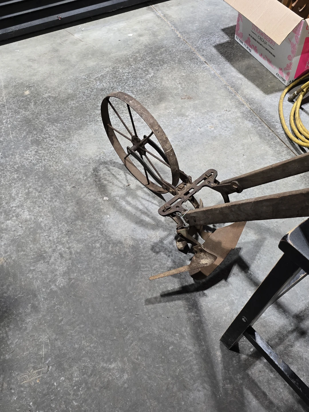 Vintage Garden Seeder Planter Tool - photo 3