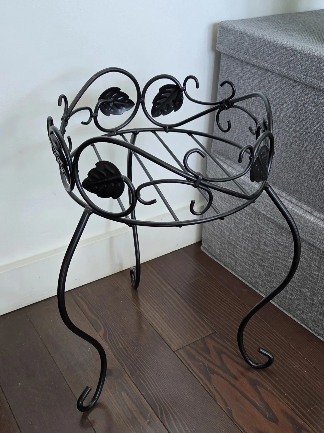 Round Black Metal Plant Stand - photo 2
