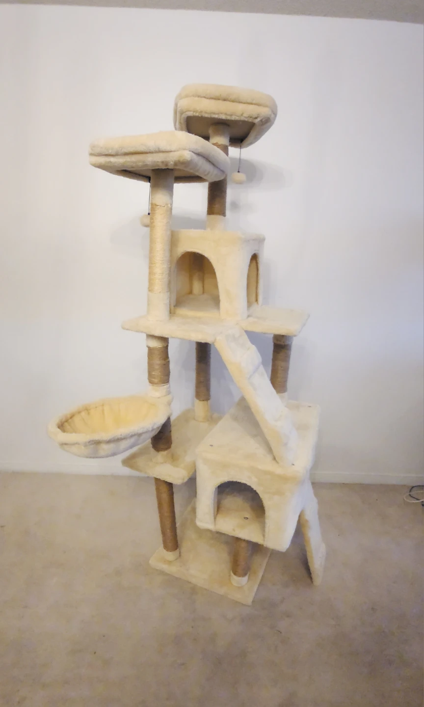 Larg Multiple Levels Cat Tree Condo