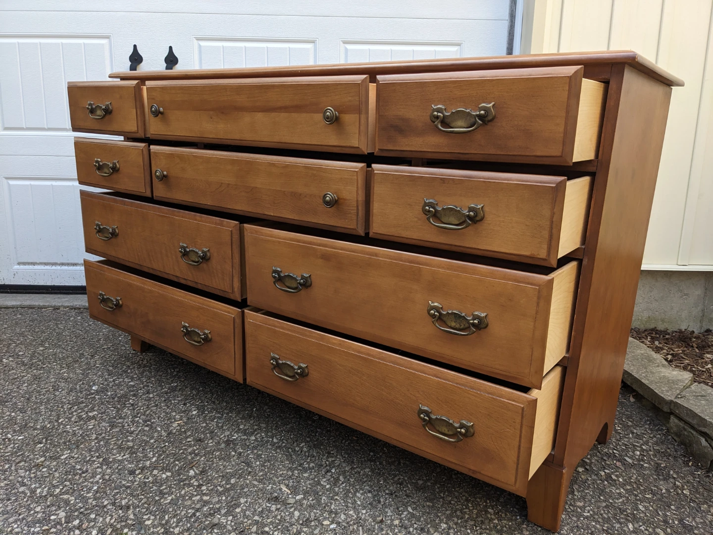 Kroehler 10 Drawer Dresser in Solid Maple - photo 5