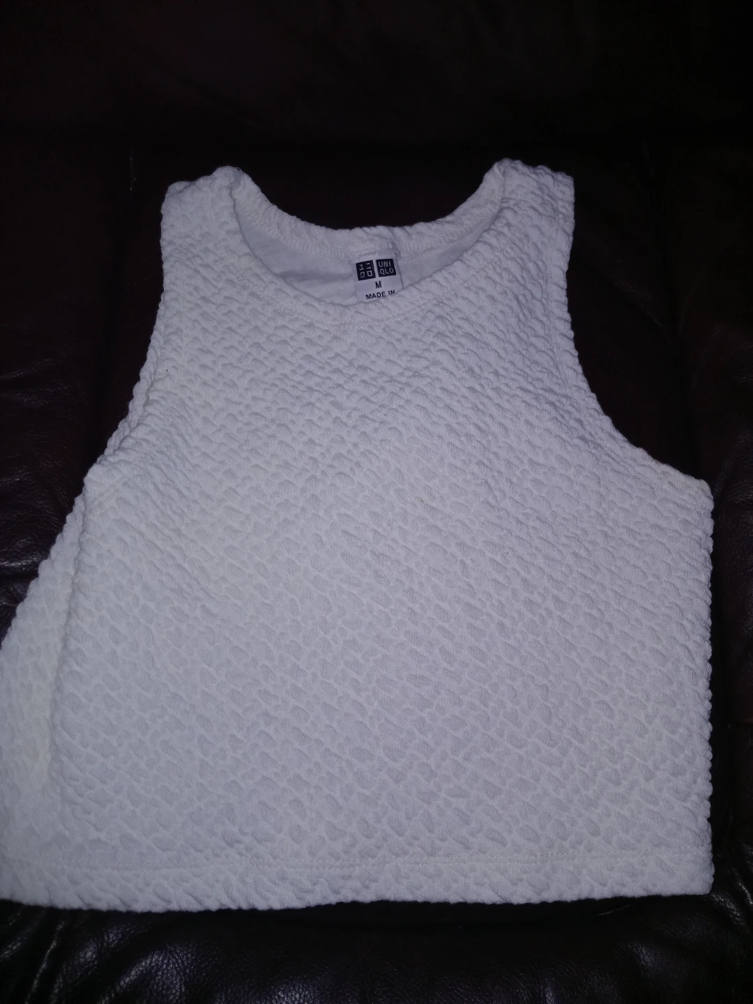 Uniqlo White Textured Tank Top - Size M