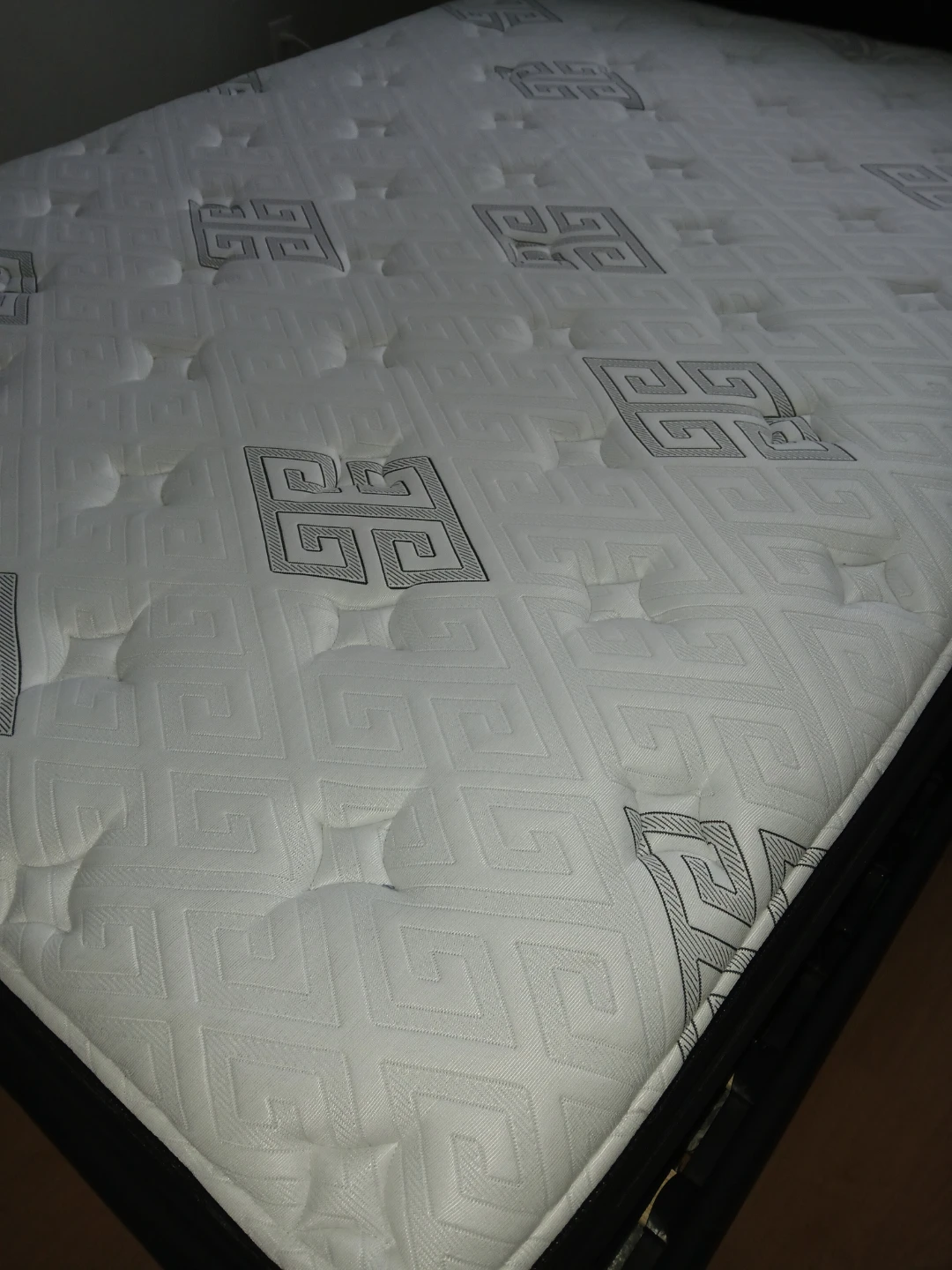 KINGSDOWN QUEEN MATTRESS — MUST GO THIS WEEK ⚡ - photo 3
