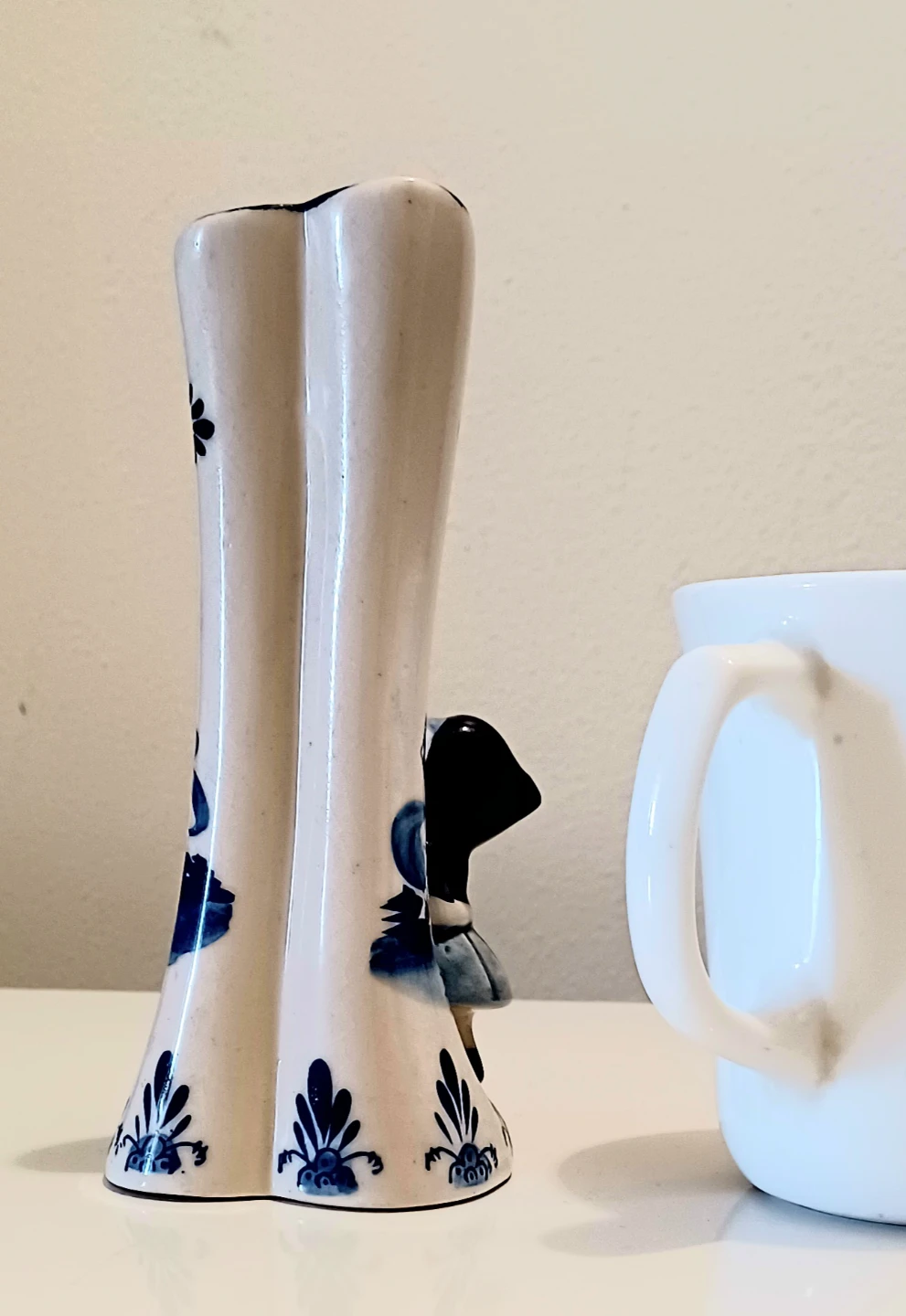 Vtg Kissing Couple Hand-painted  Delft Dutch Vase - photo 4