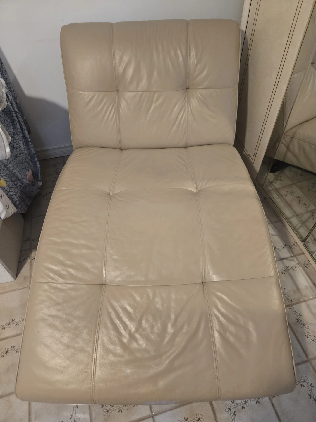 Cream Leather Chaise Lounge - photo 2