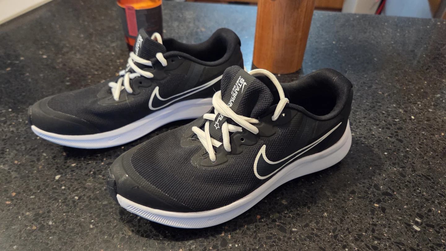 Nike Star Runner 3 Youth Shoes Black White Size 5.5Y