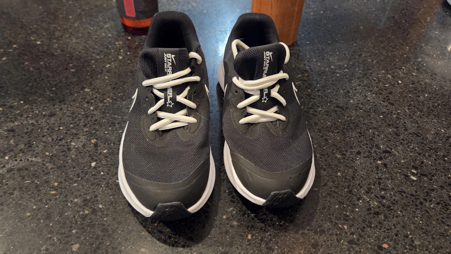 Nike Star Runner 3 Youth Shoes Black White Size 5.5Y - photo 2