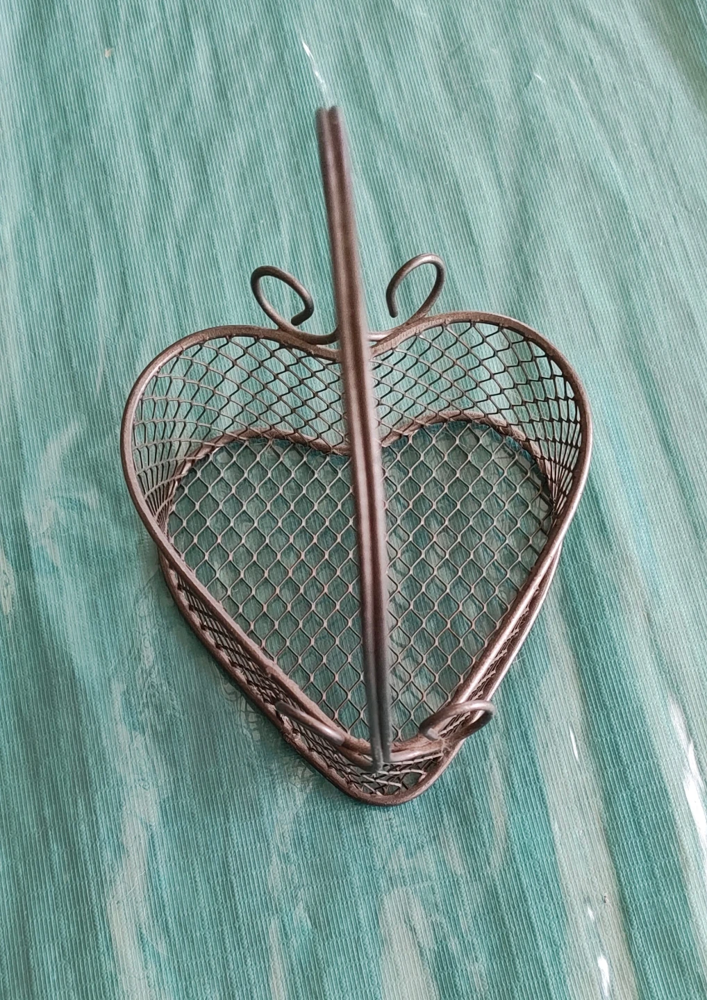 Heart shaped wire mesh basket