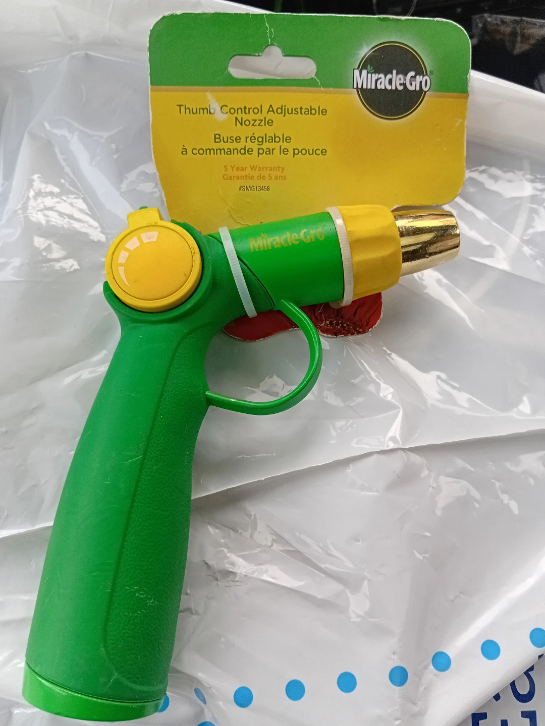 New Miracle-Gro Thumb Control Adjustable Garden Hose Nozzle