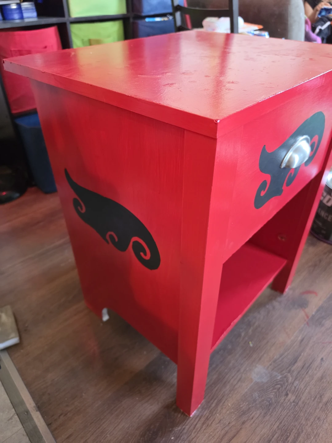 Red Bedside Table with Drawer - photo 3