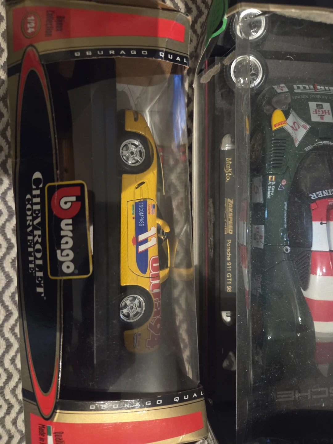 Bburago Chevrolet Corvette Diecast Model Car - photo 2