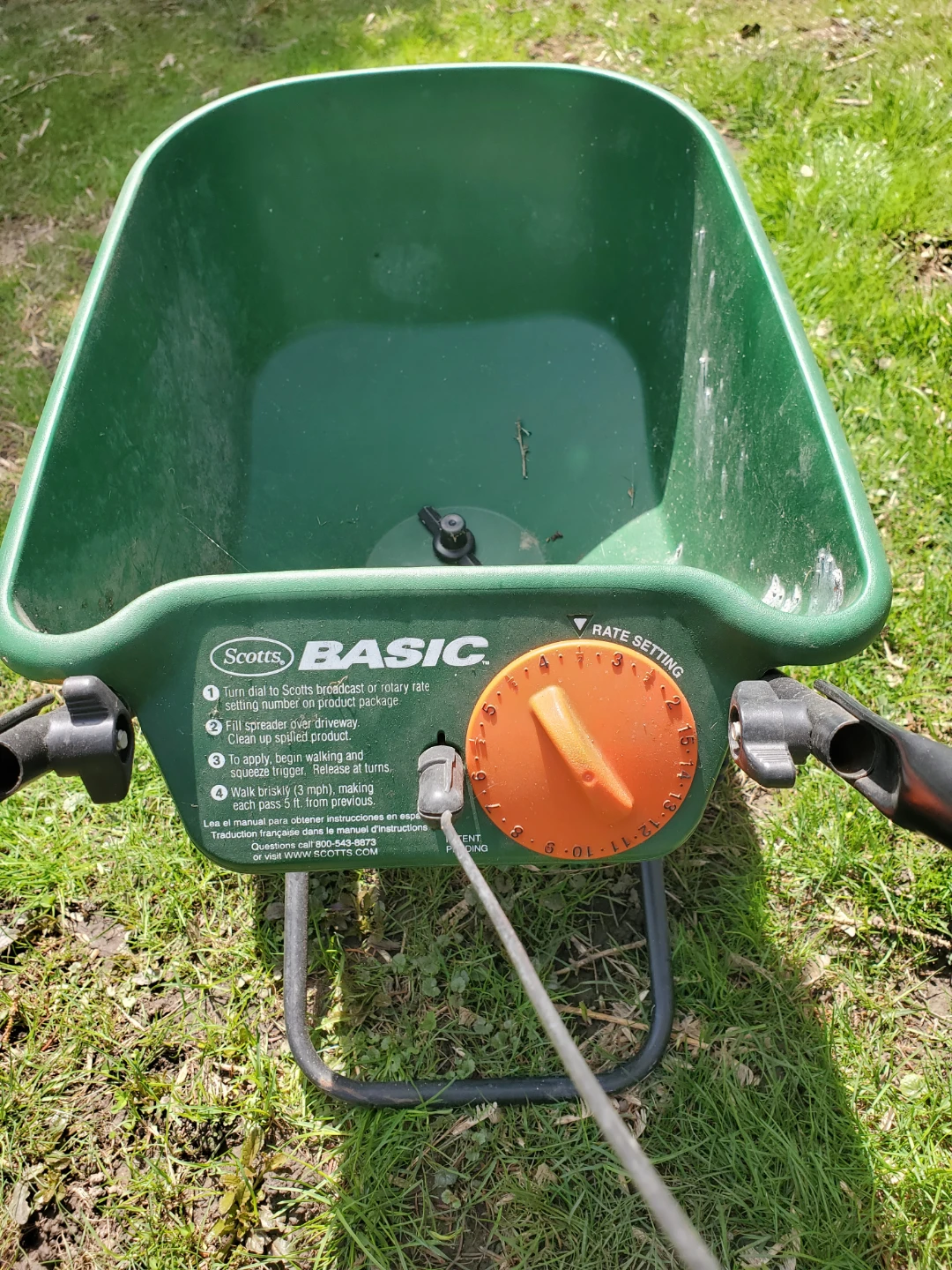 Scotts Basic Broadcast Spreader