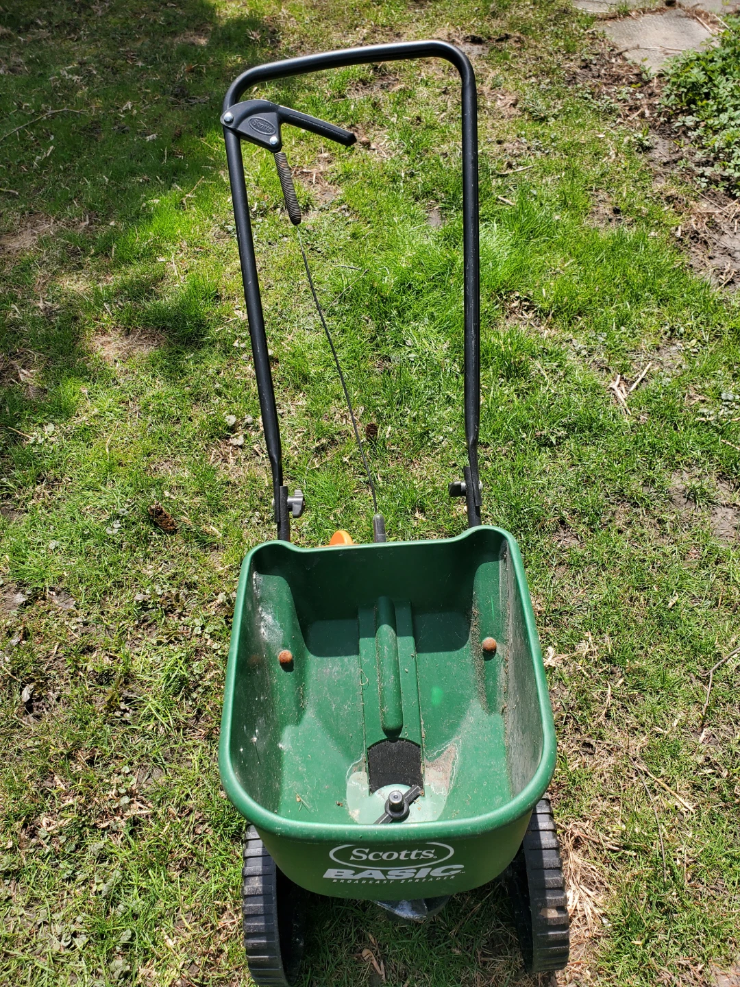 Scotts Basic Broadcast Spreader - photo 3