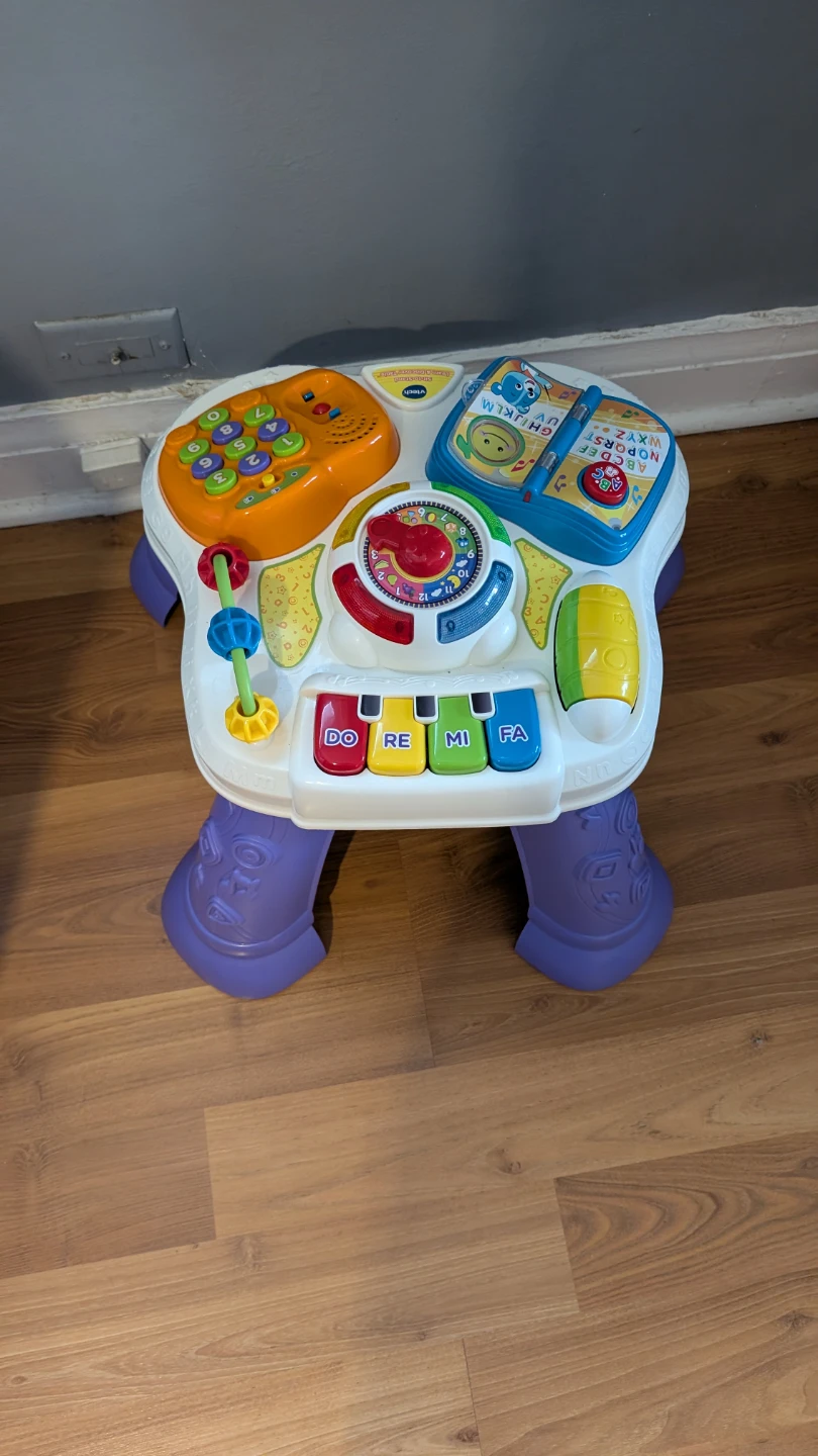 VTech Sit-to-Stand Learn & Discover Table
