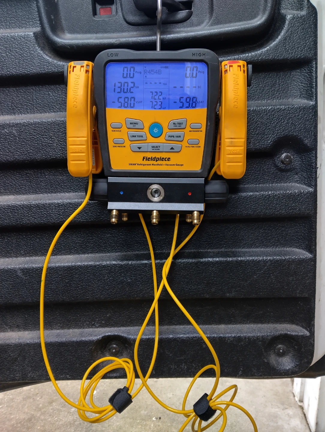 Fieldpiece manifold gauge - photo 2
