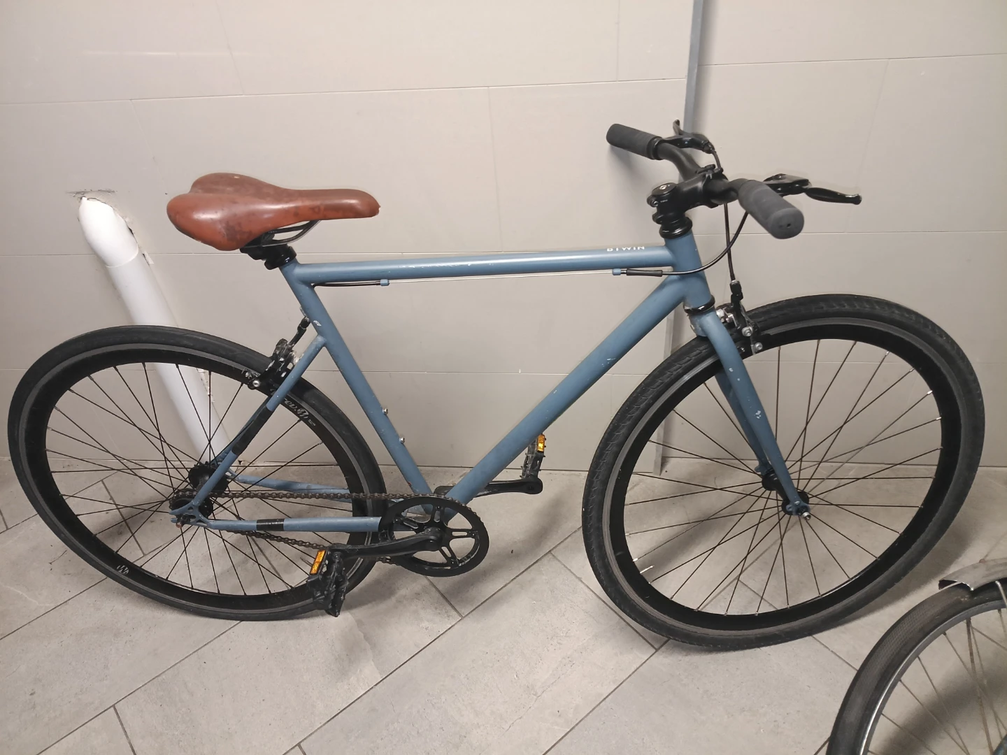 B'TWIN City Bike Single Speed with one BREV rim