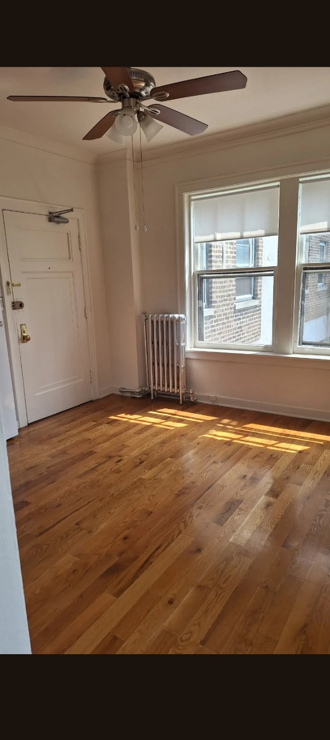 Sublet in Edgewater Gorgeous Studio - photo 4