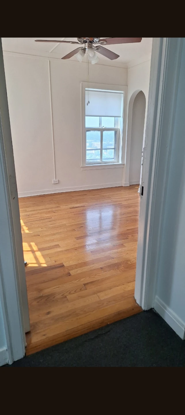Sublet in Edgewater Gorgeous Studio - photo 5