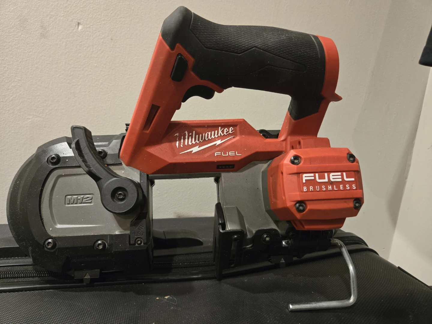 Milwaukee FUEL M12 Band Saw